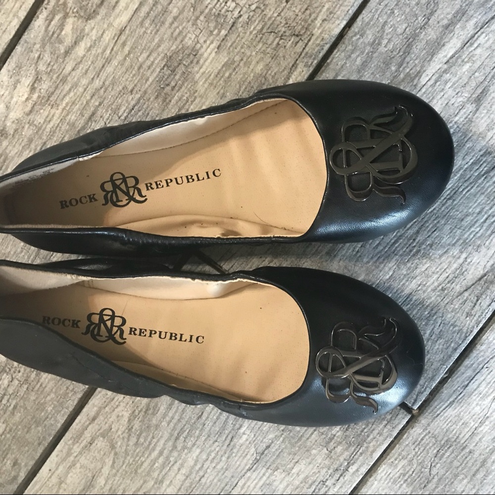 Rock and republic scrunch flats.